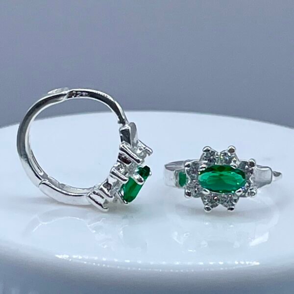 Aretes Huggies Ovalada  Verde Plata .925